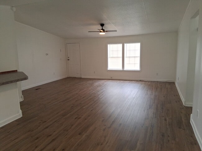 Building Photo - Charming 4BR Home in Cave Springs