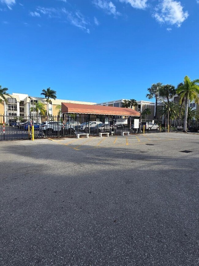 Building Photo - 2990 NE 16th Ave