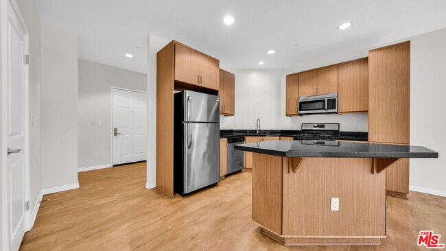 Building Photo - 1408 W Washington Blvd