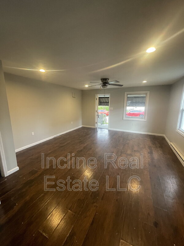 Building Photo - 124 13th St