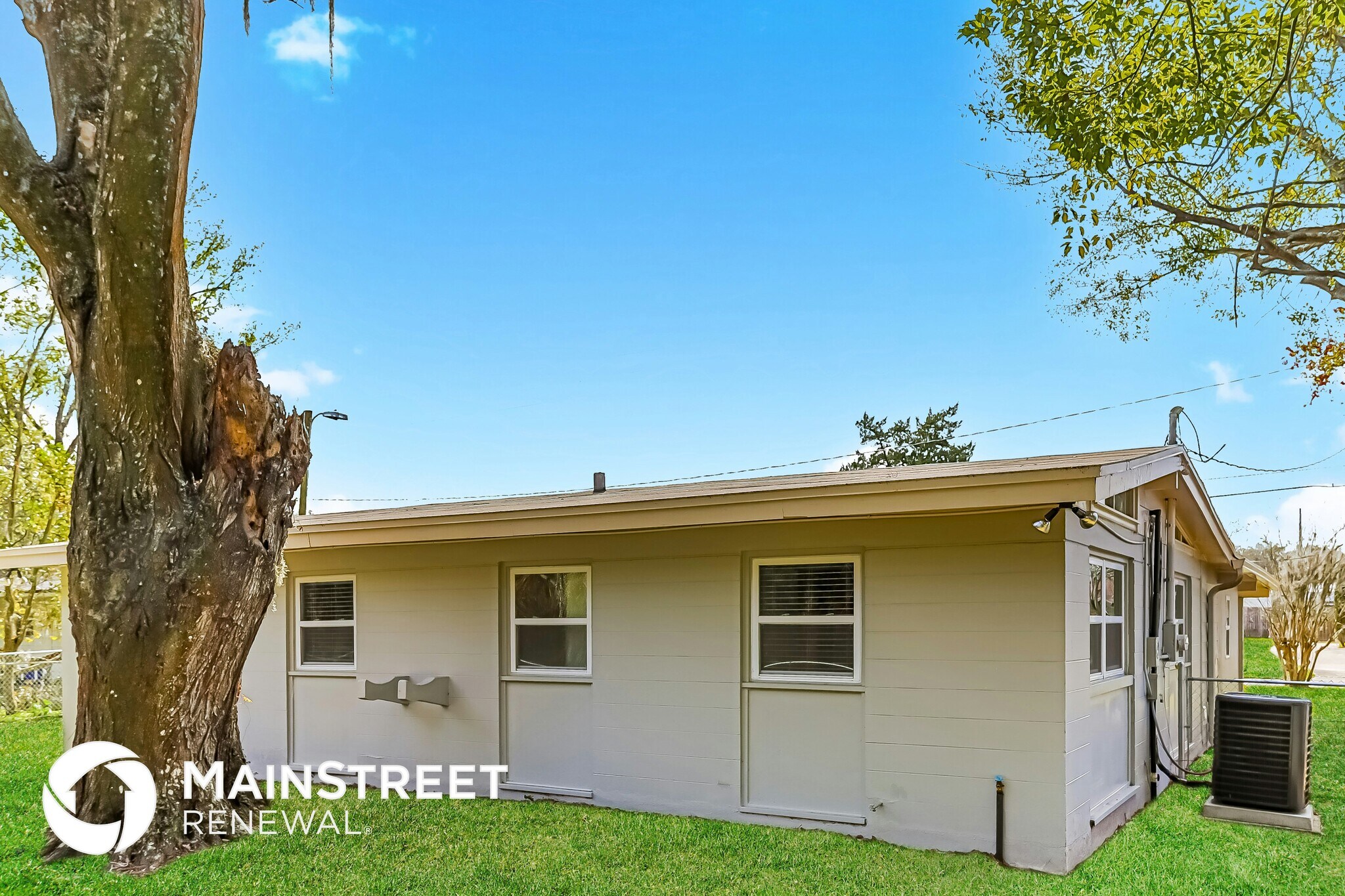 Building Photo - 885 Westgate Dr