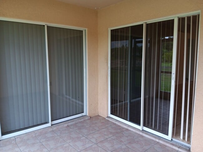 Building Photo - 3 BED 2 BATH DUPLEX FOR RENT