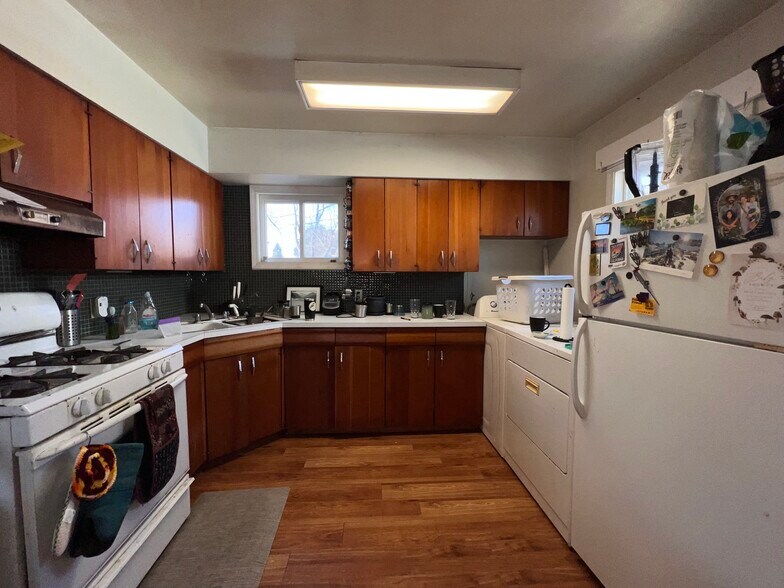 Building Photo - 718 7th Ave