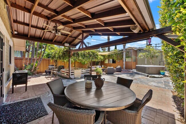 Building Photo - Classic Craftsman in University Heights