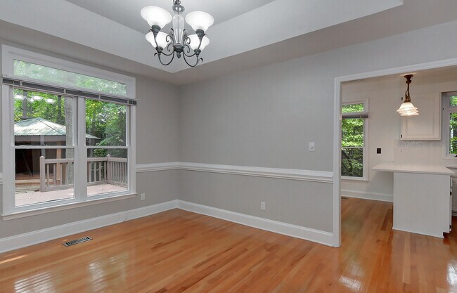 Building Photo - 801 Brightwood Ln