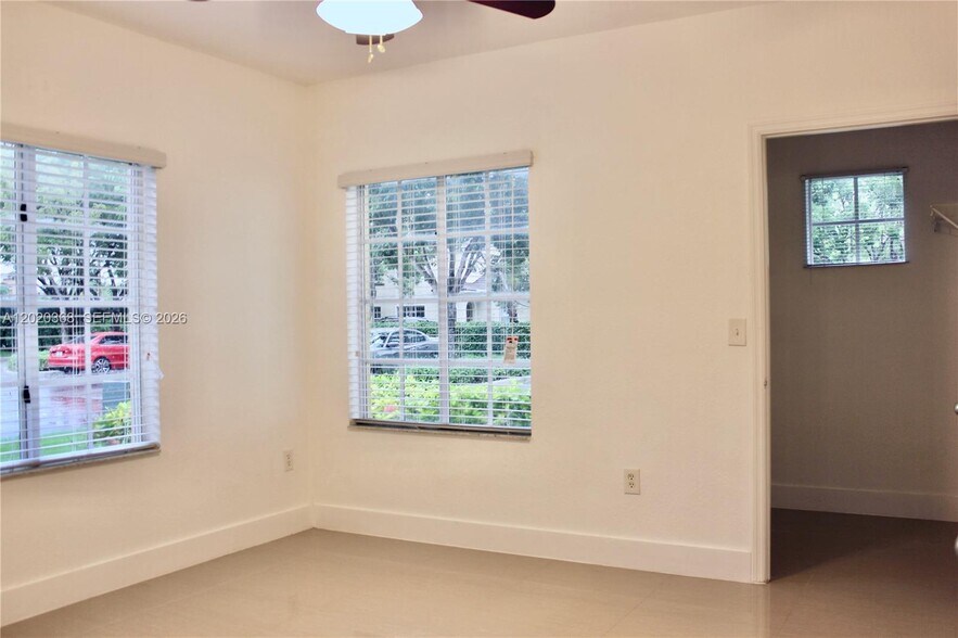 Building Photo - 2548 Centergate Dr