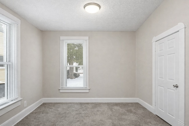 Building Photo - 1343 Edgemont Ave