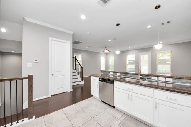 Building Photo - 2219 Bellefontaine