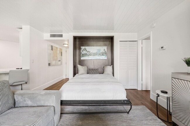 Building Photo - 1301 River Reach Dr