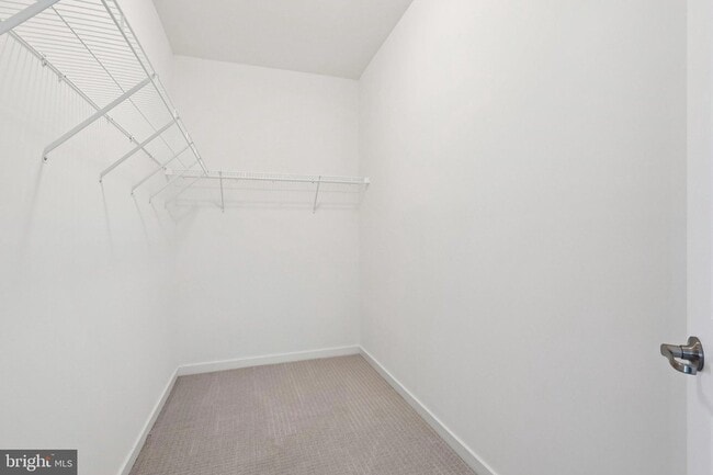 Building Photo - 2 Dogleg Ln