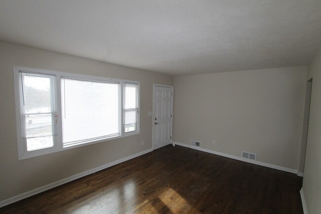 Building Photo - Premium Ralston Location!   Cozy 3 Bedroom...