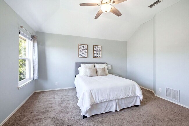 Building Photo - Updated home on a corner lot in a gated community!