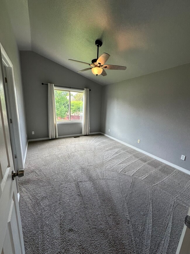Building Photo - 305 E 41st Ct