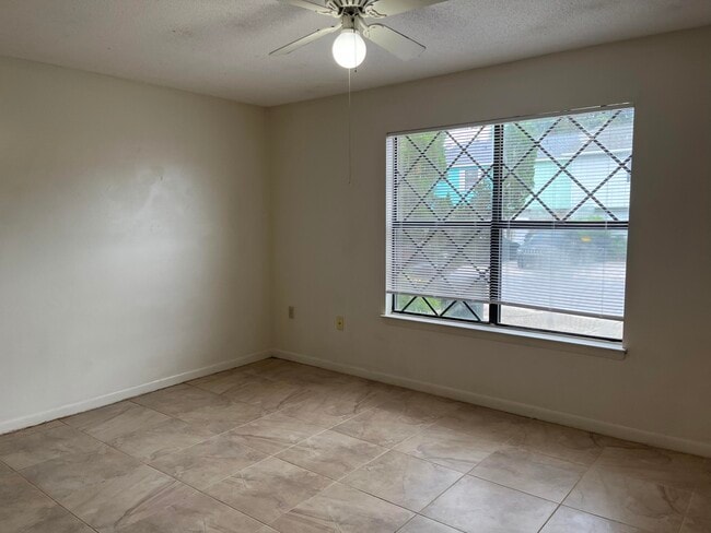 Building Photo - 159 Scottwood Dr SE