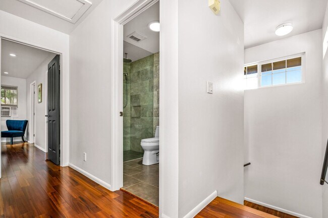 Building Photo - Beautifully Appointed Fully Furnished 4 bedroom/3 bathroom Kuau BayView House w/ Ocean views