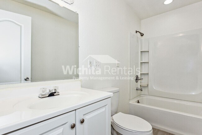 Building Photo - 3 bedroom 1 bath home