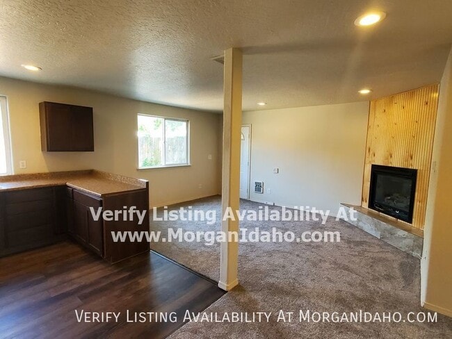 Building Photo - 516 18th Ave N