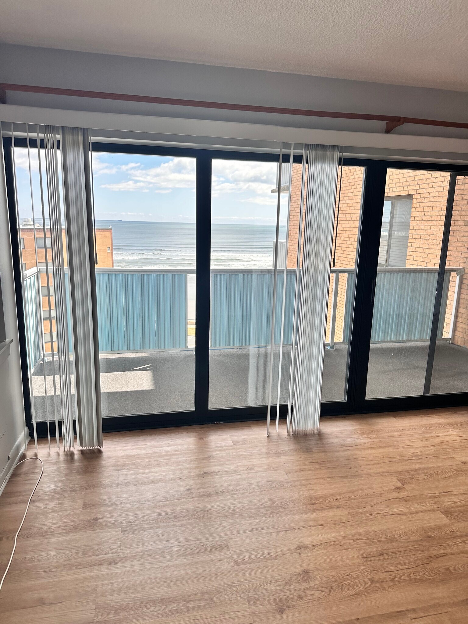 Building Photo - 300 Lynn Shore Dr