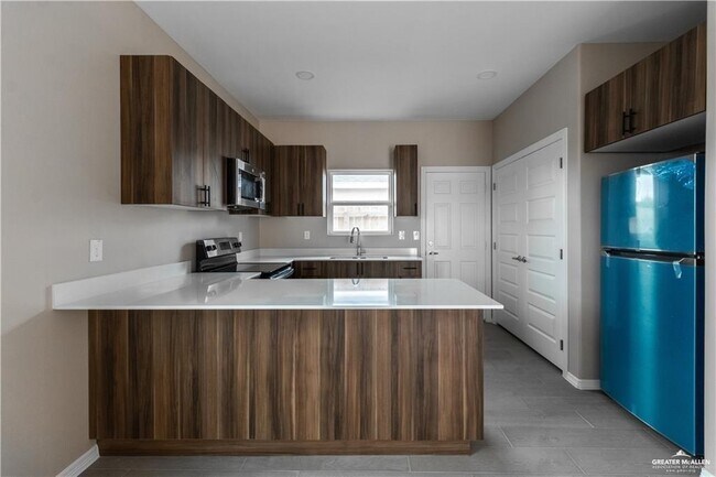 Building Photo - 12 W Kenwood St