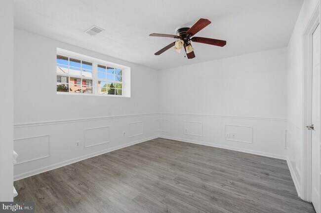 Building Photo - 46601 Carriage Ct