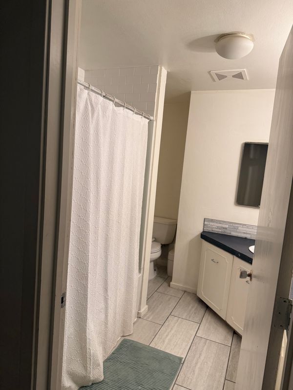 Building Photo - 610 Spencer Ct