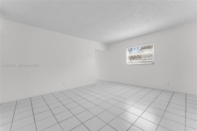 Building Photo - 321 SW 1st Ct