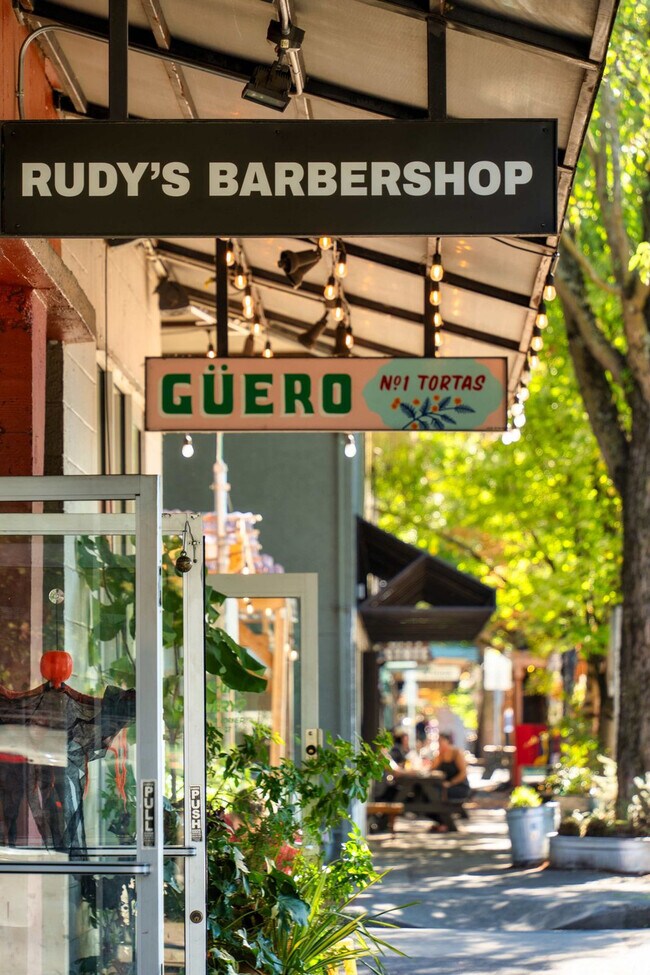 Building Photo - 2034 NE Flanders St