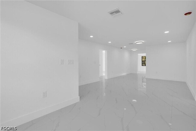 Building Photo - 356 New York Dr