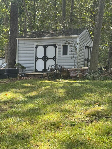 Building Photo - 8 Dogwood Ln