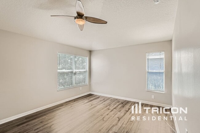Building Photo - 8332 Crescent Moon Dr
