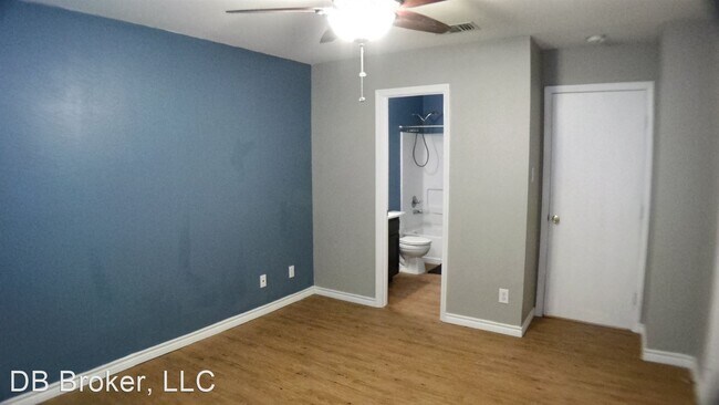 Building Photo - 2 br, 2.5 bath House - 8 Bratton Drive
