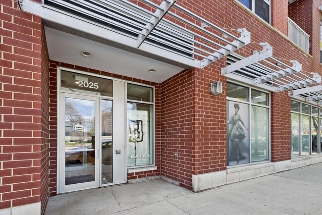Building Photo - 2025 S Indiana Ave