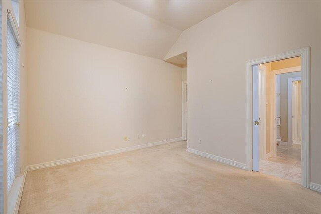 Building Photo - 3115 Evergreen Oak Dr