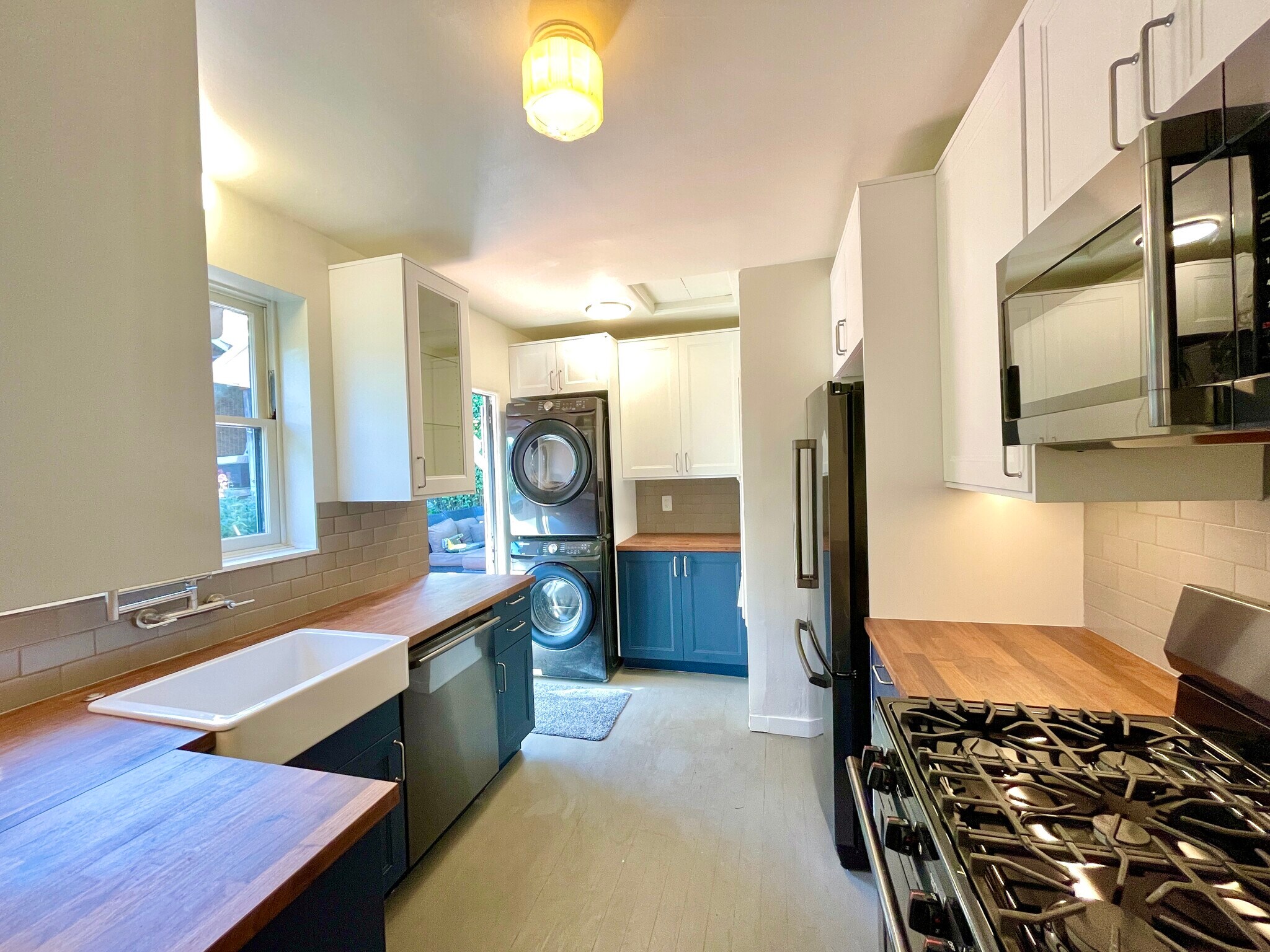 Building Photo - 2437 Arthur St