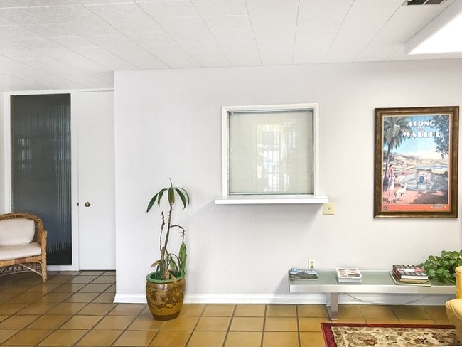 Building Photo - 1218 6th St