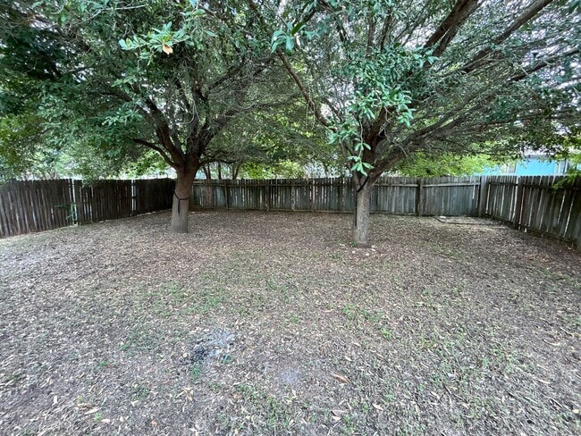Building Photo - Cozy 3/2 in McKinney Park East