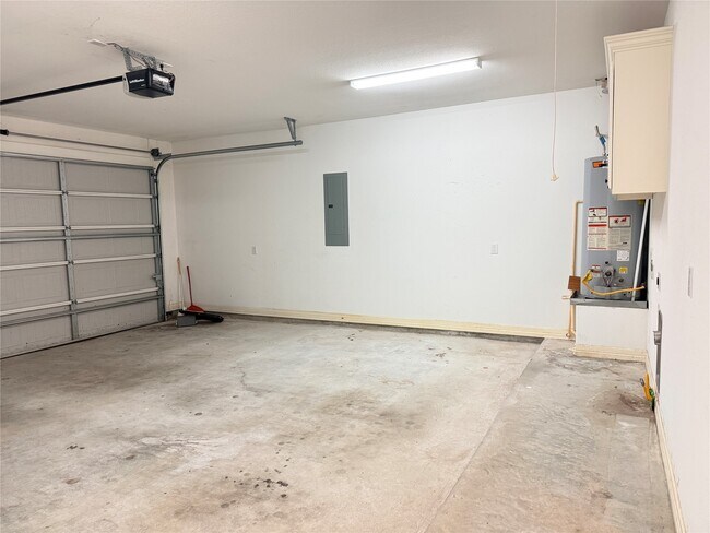 Building Photo - 4410 Sequoia Dr