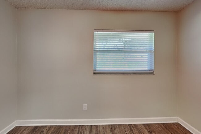Building Photo - 1016 Manchester Cir