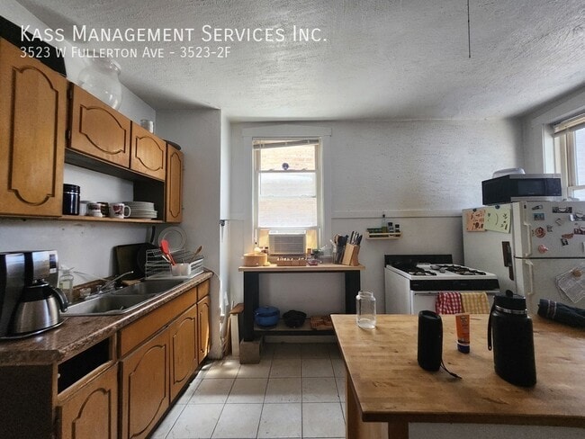 Building Photo - 3523 W Fullerton Ave