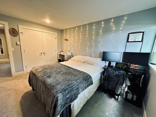 Building Photo - Sunny 1 bed 1 bath condo in Fremont