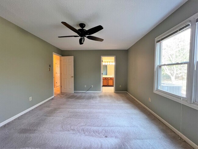 Building Photo - 720 Landing Ln
