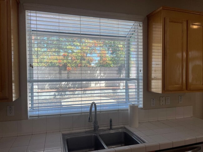 Building Photo - 2733 Sunflower Cir