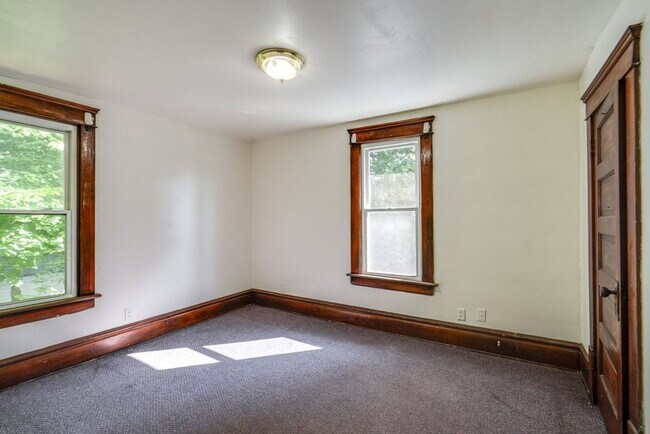 Building Photo - 485 Allyn St