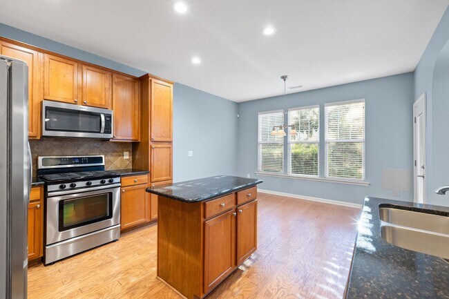 Building Photo - 3 Bed 2.5 Bath Home located in Heritage Hi...