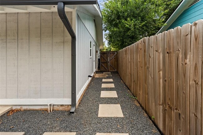 Building Photo - 1606 Colony Creek Dr