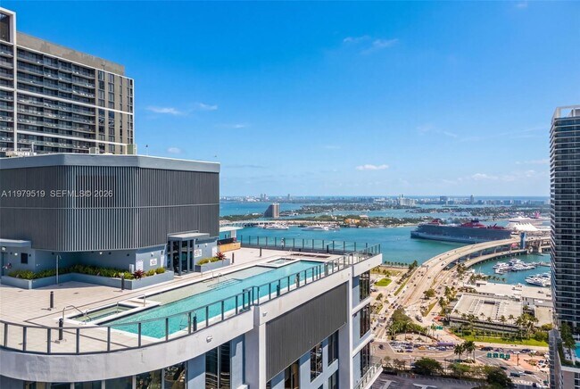 Building Photo - 121 NE 5th St