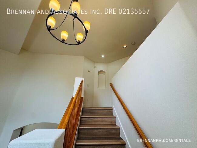 Building Photo - 835 Calle Lagasca