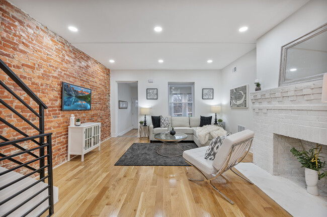 Building Photo - 1135 S 61st St