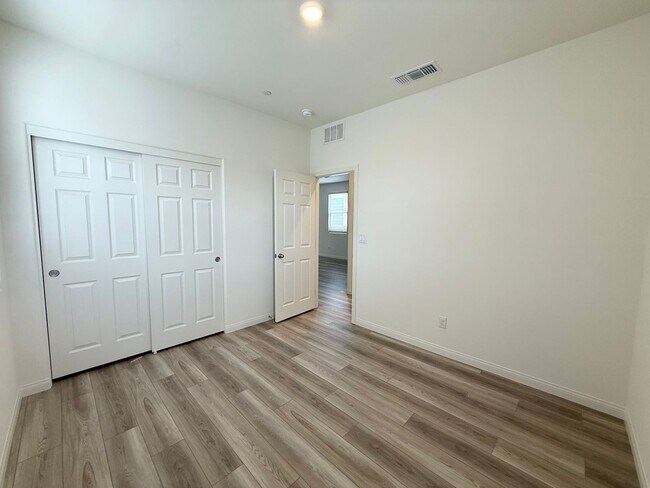 Building Photo - Modern Brand New Summerlin Home with 5 Bedrooms, Loft & Upgraded Finishes