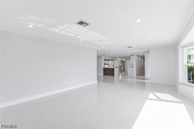 Building Photo - 1729 Cascade Way